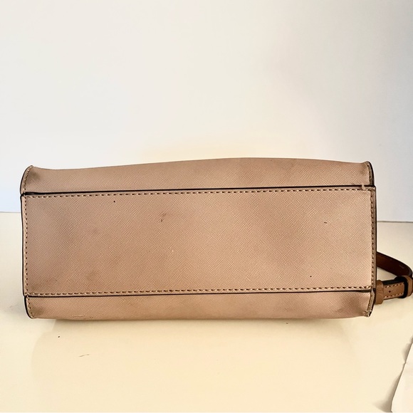 Guess Nude Saffiano Satchel With Gold Chain Straps - Picture 13 of 16